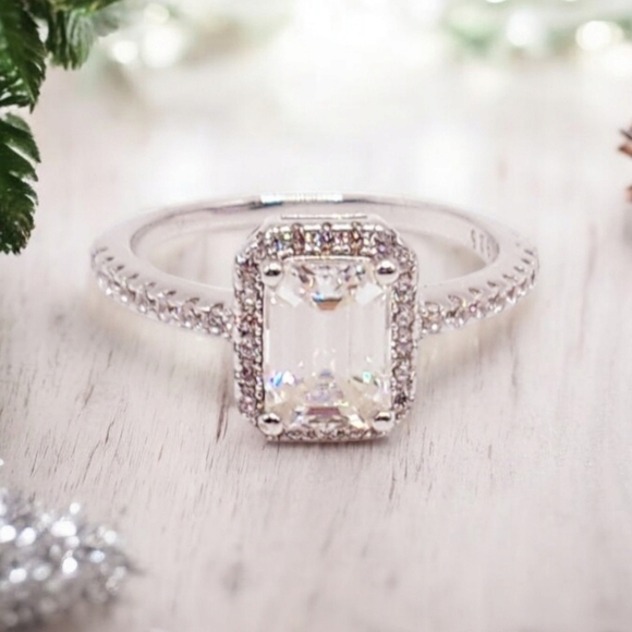 1 carat emerald shaped moissanite halo band - Picture 9 of 10